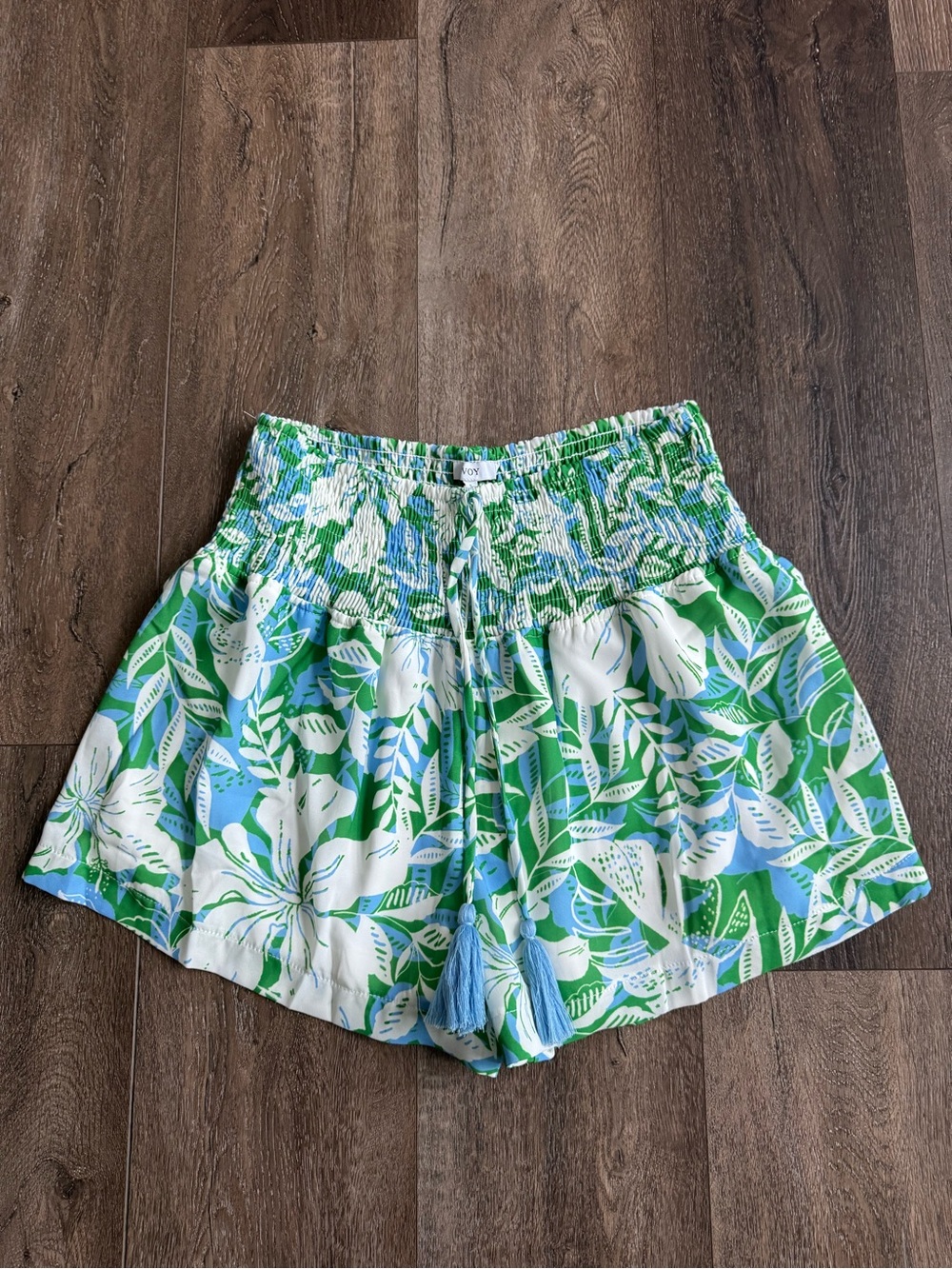 Voy Women’s Green & Blue Floral Smocked Waist Shorts Women’s Size Small